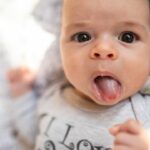 Ternyata Ini Artinya Kalau Bayi Julurkan Lidah