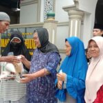 BKM dan Pemuda Sahabat Masjid Al Huda Medan Area Berbagi Paket Sembako