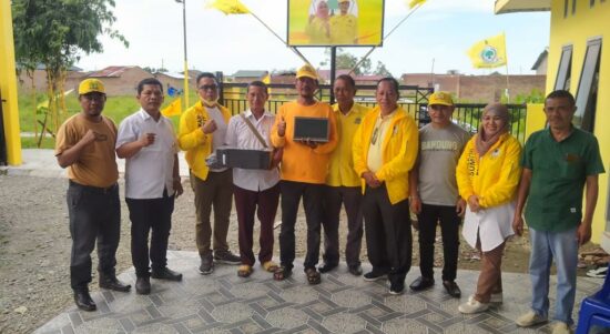 Golkar Percut Sei Tuan Terima Bantuan Laptop dan Printer