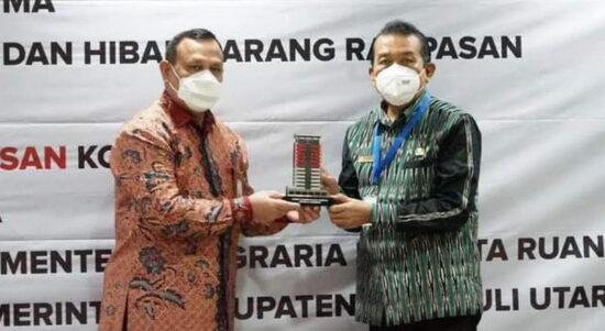 KPK RI Hibahkan Aset Tanah Rampasan kepada Pemkab Taput