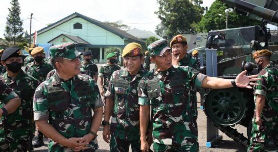 Kasad Tinjau WLR 88 Program Litbanghan Pussenarmed PT. EU ITB