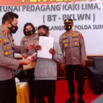 Polres Langkat Salurkan Bansos BTPKLWN dari Kapolri