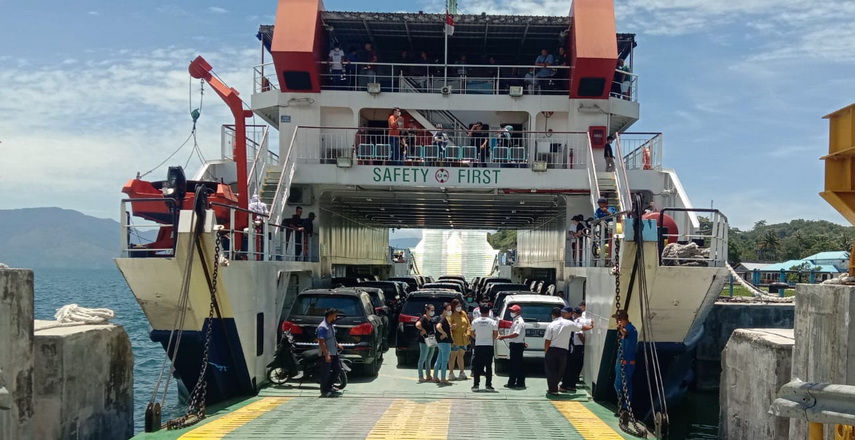 Tidak Profesional, Pengelolaan Antrian Kenderaan Bermotor Kapal Ihan Batak di Pelabuhan Ambarita Ricuh