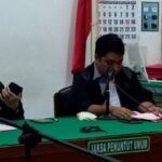 1 dari 2 Terdakwa Kurir 22 Kg Sabu Menangis Terisak Dituntut Pidana Mati