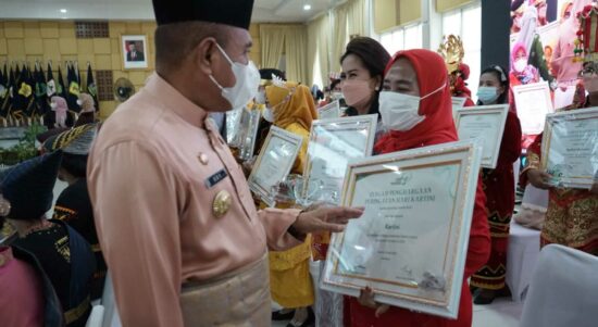 Bupati Asahan Ucapkan Selamat Pada Kartini Peraih Penghargaan
