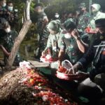KASAD Jenderal TNI Dudung Abdurachman Takziyah ke Makam Sertu Eka KASAD Jenderal TNI Dudung Abdurachman Takziyah ke Makam Sertu Eka