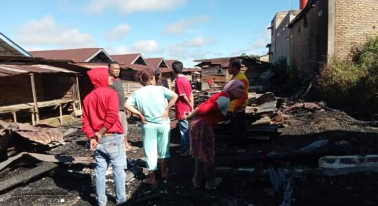 Kebakaran di Sipahutar Taput, Tujuh Kios Ludes, Dua Terpaksa Dirusak