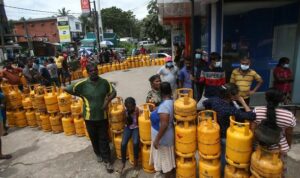 Bangkrut, Sekolah Hingga Kantor Pemerintahan di Sri Lanka Tutup