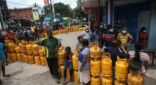 Bangkrut, Sekolah Hingga Kantor Pemerintahan di Sri Lanka Tutup