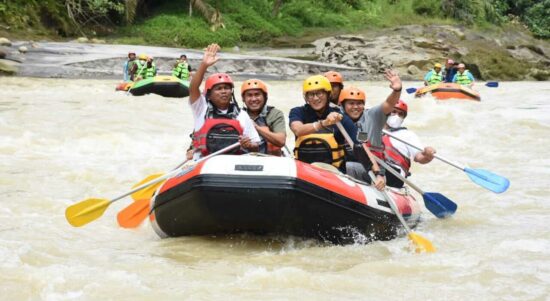 Bupati dan Wabup Sergai Dampingi Menparekraf Jajal Rafting Sei Bahbolon