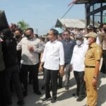 Gubsu Dampingi Presiden Jokowi Serahkan Bantuan Bedah Rumah di Belawan