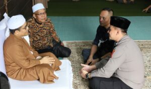 Kapolres Langkat Bersama Kasat Intel Silaturahi Ke Tuan Guru Besilam Kapolres Langkat Bersama Kasat Intel Silaturahi Ke Tuan Guru Besilam
