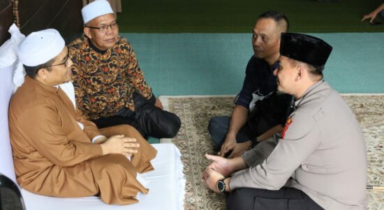 Kapolres Langkat Bersama Kasat Intel Silaturahi Ke Tuan Guru Besilam