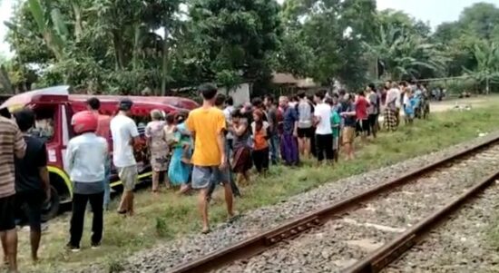 Odong-Odong Maut Tertabrak KA, 9 Orang Tewas 11 Lainnya Luka-luka…