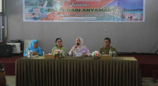 Buka Pelatihan Craft dari Anyaman di Kepulauan Nias, Nawal Lubis Harapkan Ini