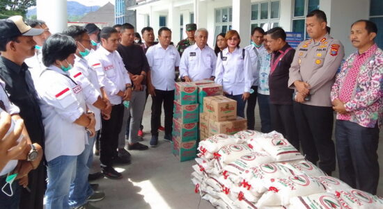 SMSI Sumut Serahkan Bantuan Sembako kepada Korban Terdampak Gempa Taput 2022