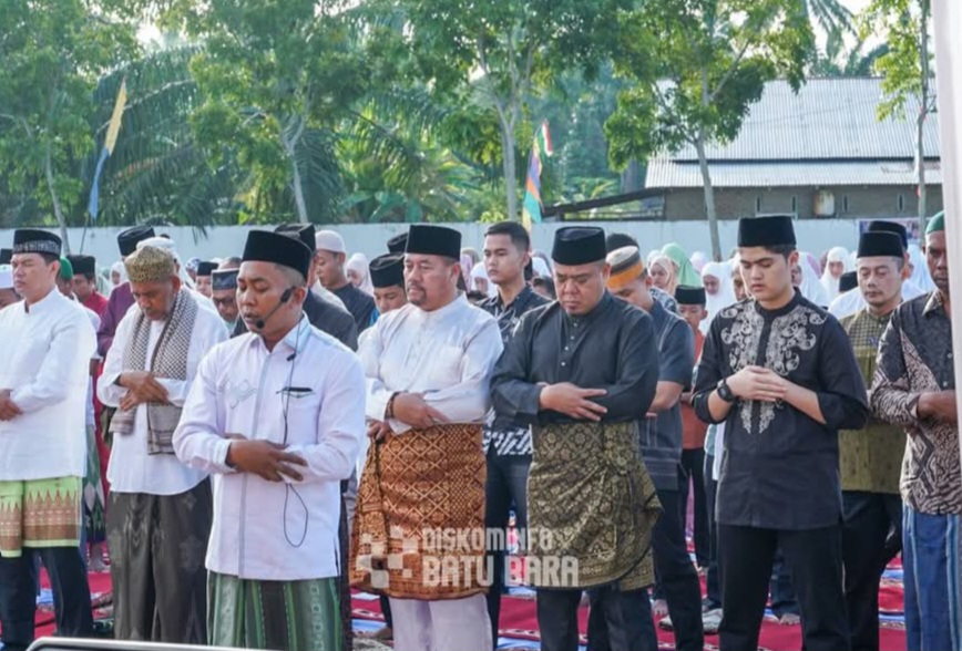 Bupati dan Ketua TP PKK Ny Henny Hadiri Sholat Idul Adha Bersama Warga, Teguhkan Keteladanan Pemimpin yang Merakyat