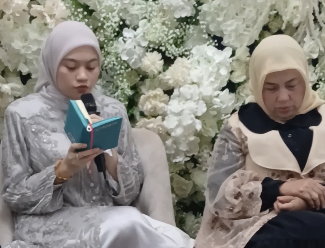 Detik-Detik Menggetarkan Kalbu, Putri Kedua Bupati Batubara Khatamkan Al-Qur’an Jelang Pernikahan: Lantunan Ayat Suci Iringi Air Mata Haru Orang Tua