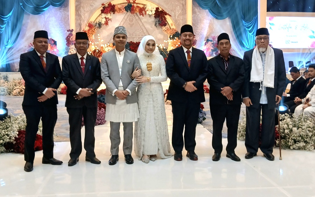 Satu Tarikan Napas, Ijab Kabul Sah: Bupati Batubara Lancar Menikahkan Putri Kedua di Tengah Suasana Penuh Doa