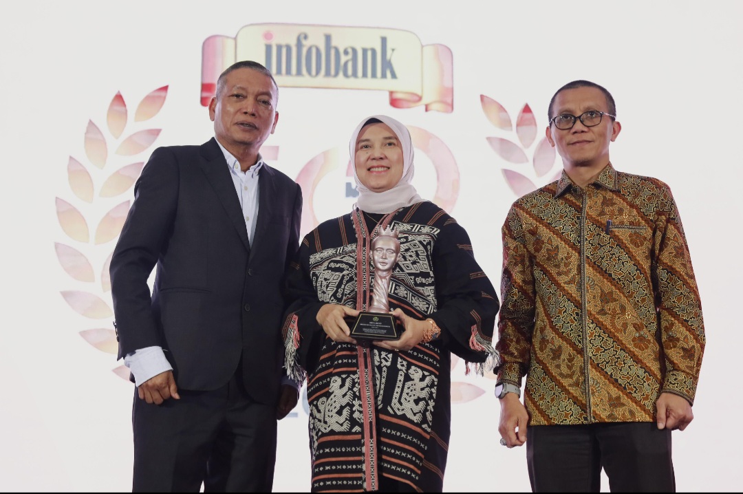 Direktur Keuangan dan  TI Bank Sumut Raih Penghargaan “The Most Outstanding Woman 2025” dari Infobank