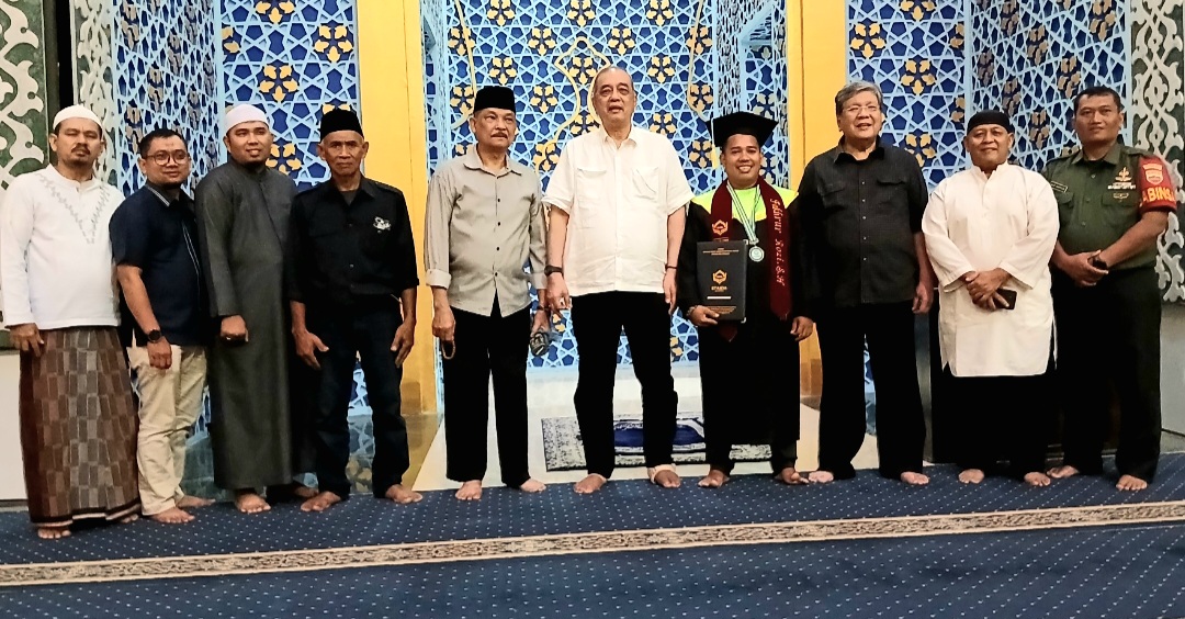 Ustaz Muda Kawasan Pinggiran, Jamaah Buka Puasa Sunat Masjid Agung, Raih Gelar Sarjana Hukum Disambut Rasa Syukur
