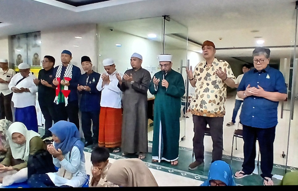 Disambut H. Yuslin Siregar, Syeikh Palestina Berbuka Bersama di Masjid Agung Medan, Sampaikan Salam kepada Donatur