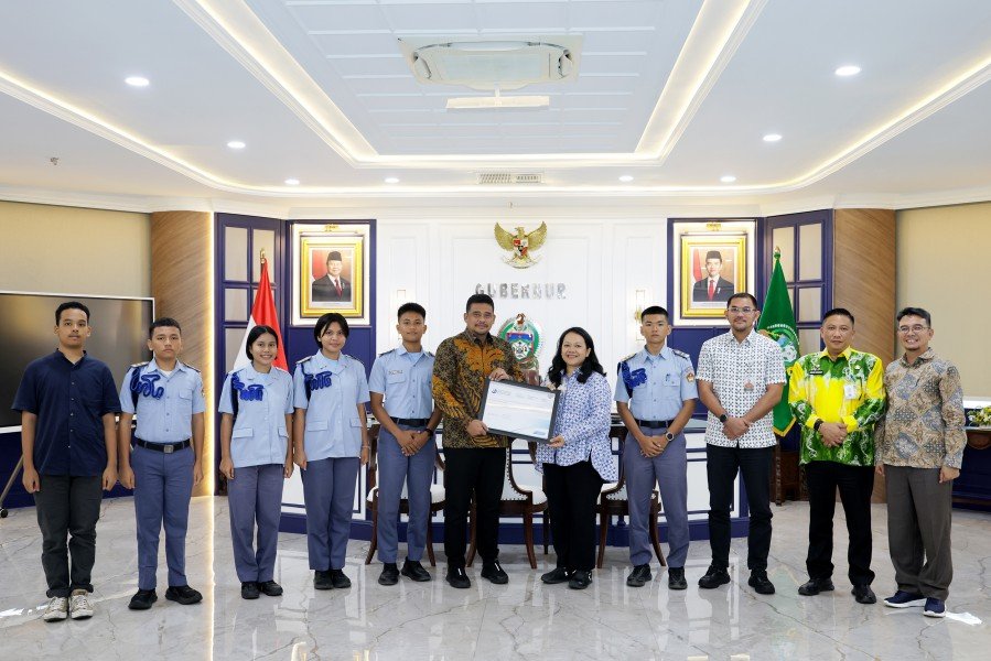 Bobby Nasution Apresiasi SMA Negeri 1 Matauli Pandan, Jadi Sekolah Negeri Pertama di Indonesia Raih Otorisasi IB Diploma Programme