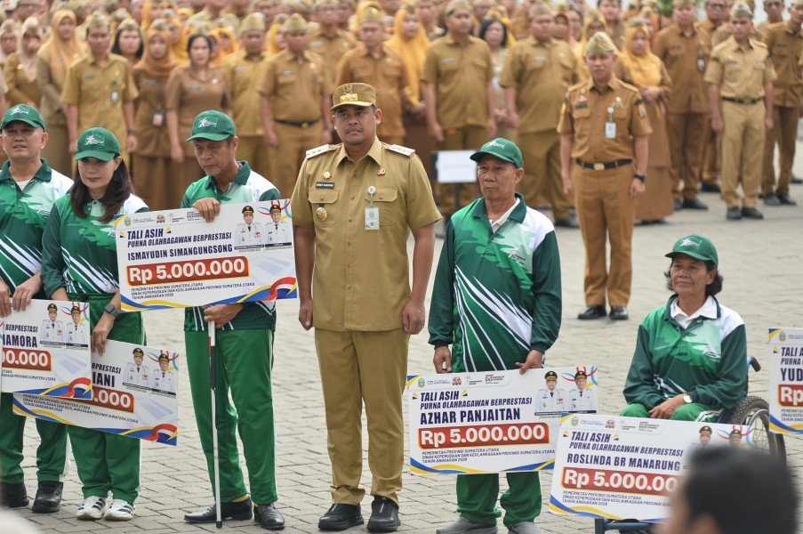 Haornas ke-43, Bobby Nasution Berikan Tali Asih untuk Atlet Legendaris Sumut