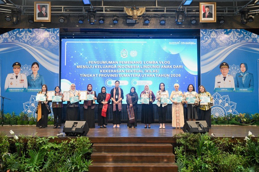 Kahiyang Ayu Serahkan Penghargaan kepada 9 Daerah Pemenang Lomba Vlog KILAS